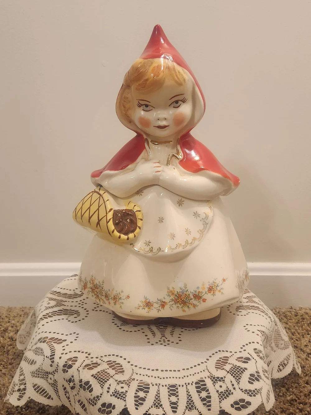 Vintage Hull Pottery / Hull Ware Little Red Riding Hood Cookie Jar #967